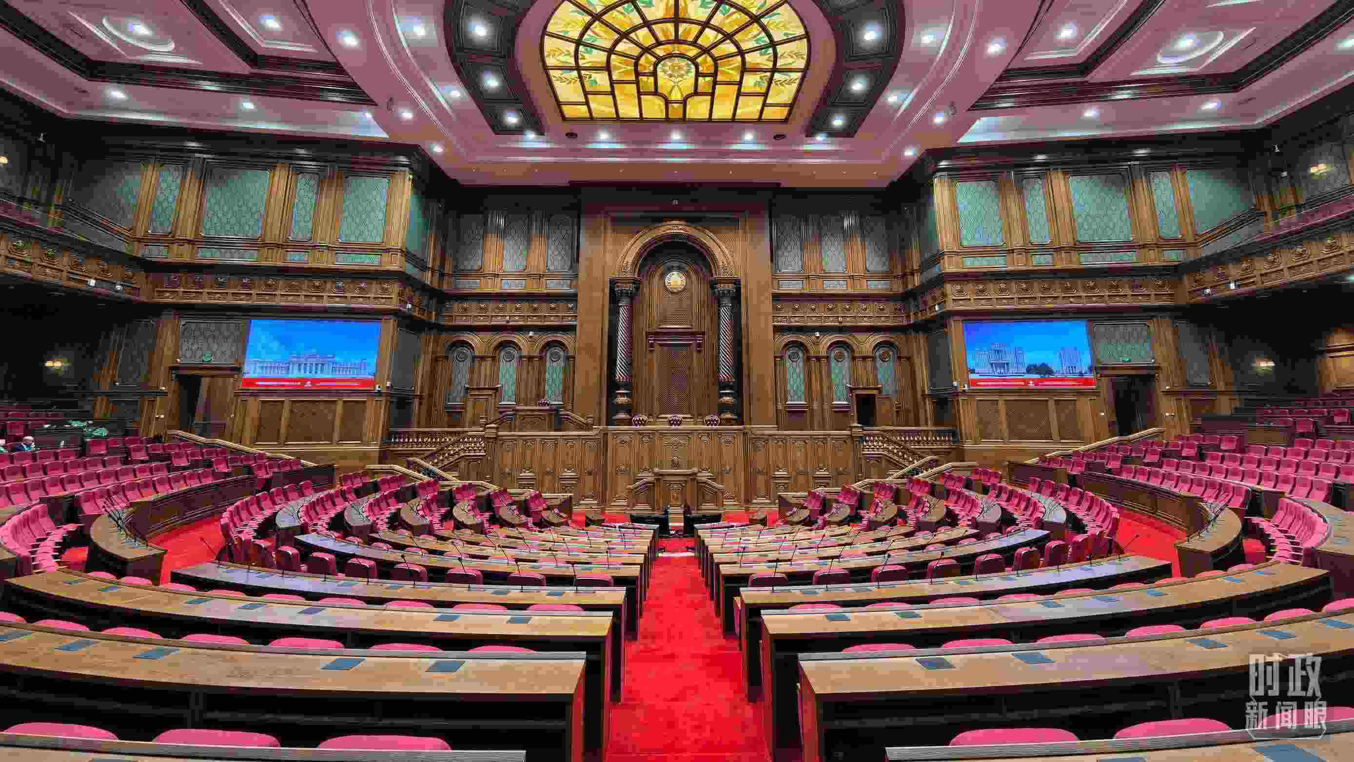 △中方援建塔議會(huì)大樓內(nèi)的聯(lián)席議會(huì)廳。（總臺(tái)央視記者陸泓宇拍攝）