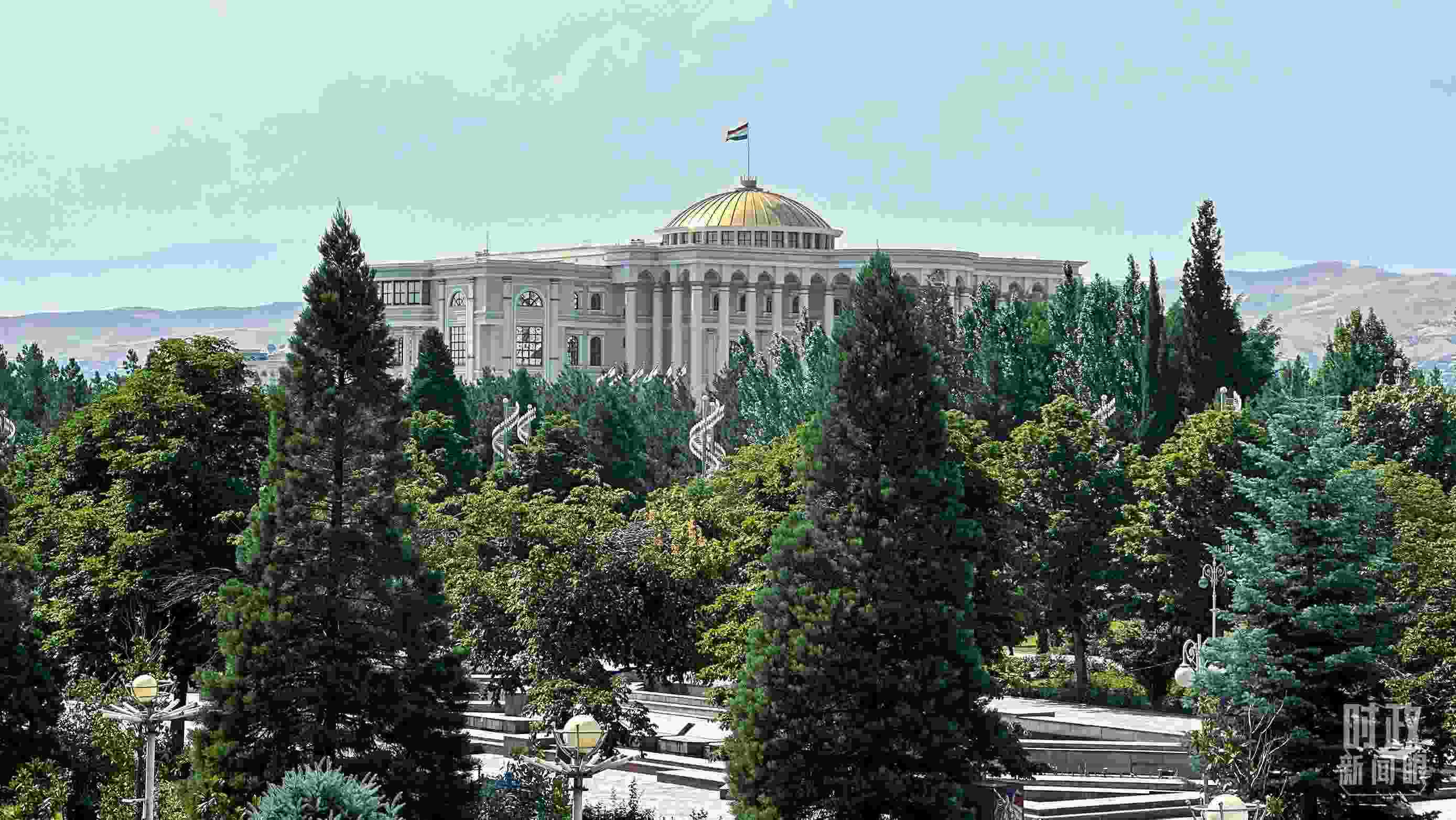 △塔吉克斯坦總統(tǒng)府。（總臺(tái)央視記者趙化拍攝）