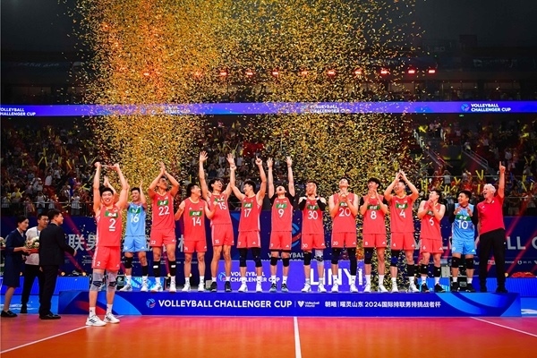 中國(guó)隊(duì)奪得2024年國(guó)際排聯(lián)男排挑戰(zhàn)者杯冠軍。圖片來源：國(guó)際排聯(lián)