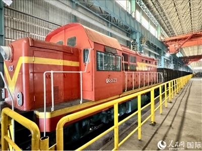 運(yùn)輸通鋼產(chǎn)品的火車(chē)。人民網(wǎng) 謝瑩攝