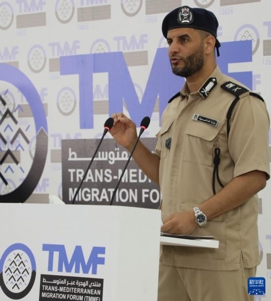 7月10日，利比亞內(nèi)政部長特拉貝爾西在首都的黎波里舉行的新聞發(fā)布會上講話。新華社發(fā)（哈姆扎·圖爾基亞攝）