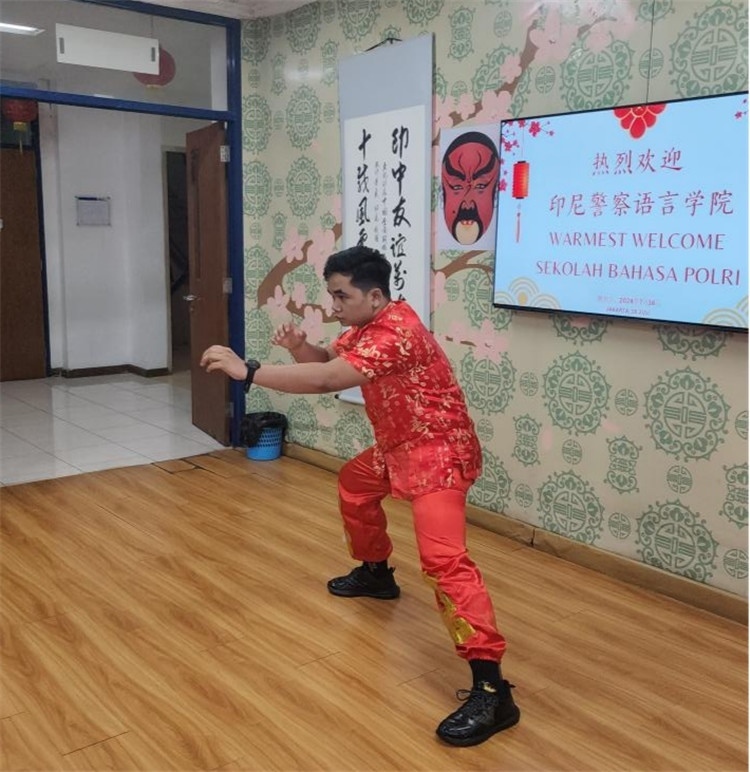 警察學(xué)員表演武術(shù)?；顒?dòng)主辦方供圖