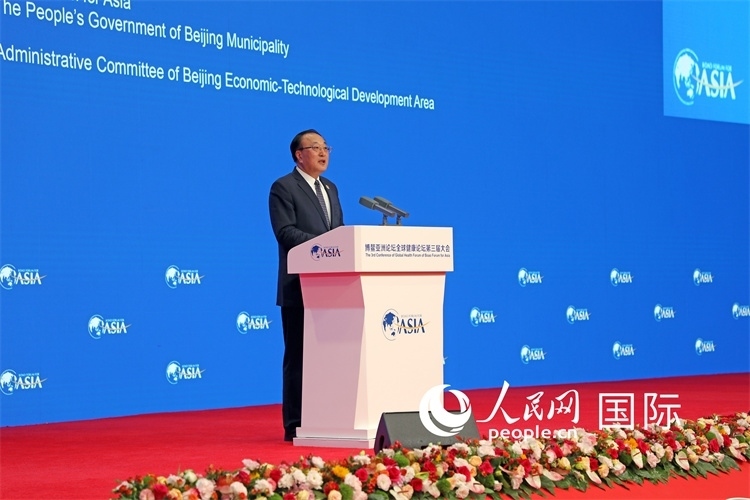 博鰲亞洲論壇秘書長(zhǎng)張軍在開幕式上致辭。人民網(wǎng)記者趙益普攝