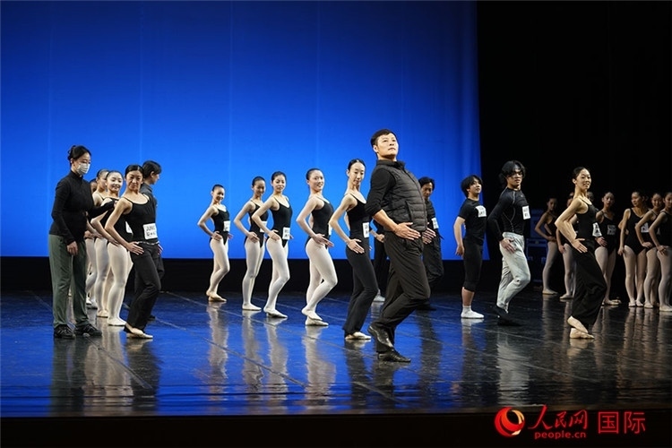 3月26日，松山芭蕾舞團青年代表團成員在中央芭蕾舞團交流學習。人民網(wǎng)記者 張麗婭攝