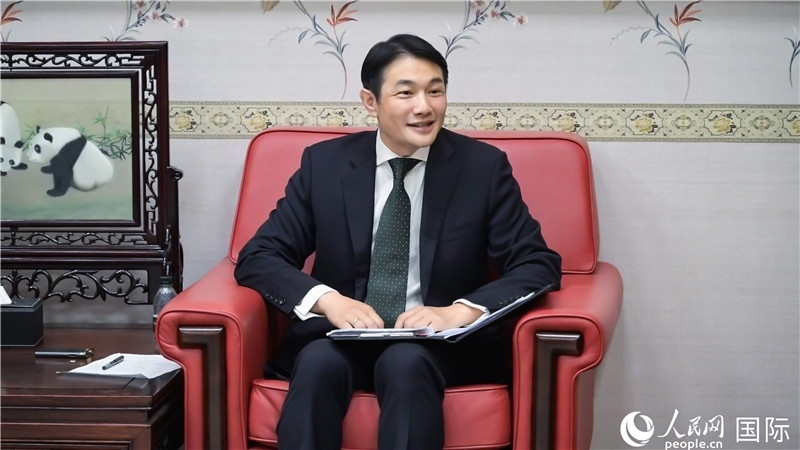 使館發(fā)言人畢海波公參介紹黨的二十屆三中全會情況并回答記者提問。人民網 郭錦標攝