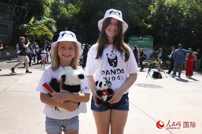 3、美國當(dāng)?shù)卦S多民眾來圣迭戈動物園看熊貓。 人民網(wǎng)記者 李志偉攝