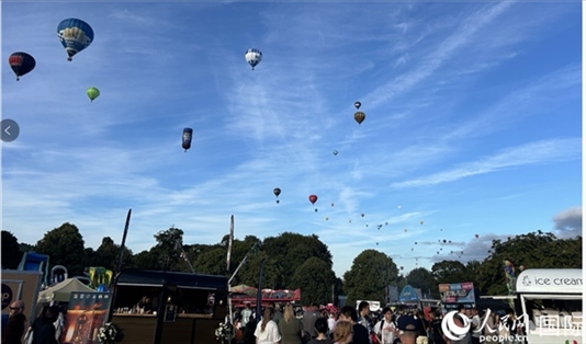 布里斯托國(guó)際熱氣球節(jié)現(xiàn)場(chǎng)。人民網(wǎng)記者 余穎攝