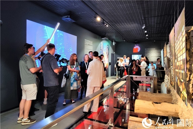 金磚國家城市主題攝影展現(xiàn)場。人民網(wǎng)記者 于宏建攝