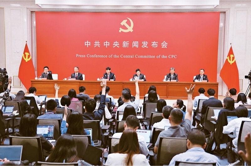 黨的二十屆三中全會是在以中國式現(xiàn)代化全面推進強國建設(shè)、民族復(fù)興偉業(yè)的關(guān)鍵時期召開的一次十分重要的會議。圖為2024年7月19日，中共中央舉行新聞發(fā)布會，介紹和解讀黨的二十屆三中全會精神。 新華社記者 金立旺/攝