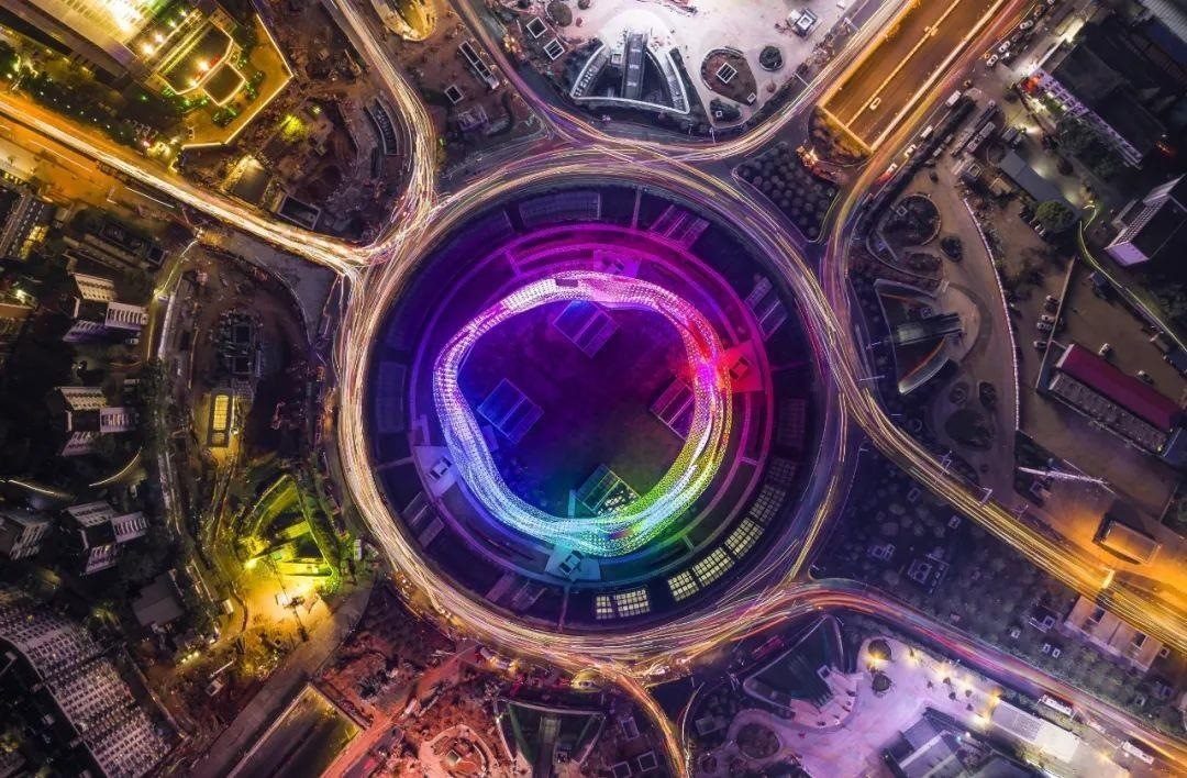 △武漢光谷正發(fā)展成為全國(guó)最大的光電子信息產(chǎn)業(yè)集群。