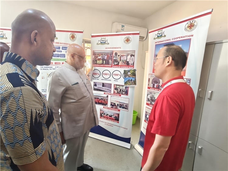 中方專家組組長(zhǎng)黃玉政介紹項(xiàng)目進(jìn)展。專家組供圖