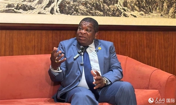 各國(guó)議會(huì)聯(lián)盟秘書(shū)長(zhǎng)馬丁·純貢接受采訪。人民網(wǎng) 曹欣悅攝