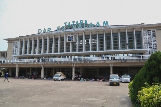 坦贊鐵路始發(fā)站達累斯薩拉姆站外景。