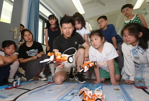 暑托班智能小車課。