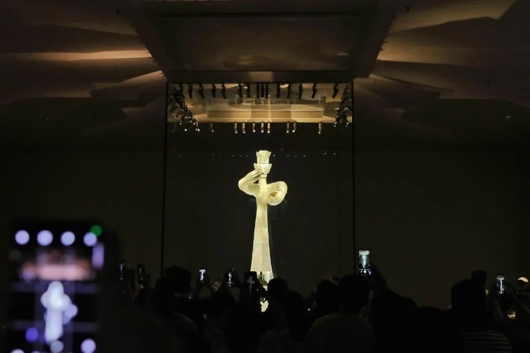 8月31日，亞洲媒體考察團(tuán)參訪三星堆博物館?！吨袊?guó)經(jīng)濟(jì)周刊》記者肖翊攝