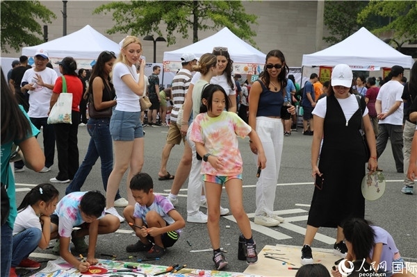 4、活動(dòng)吸引了很多小朋友參加。 人民網(wǎng)記者 李志偉攝