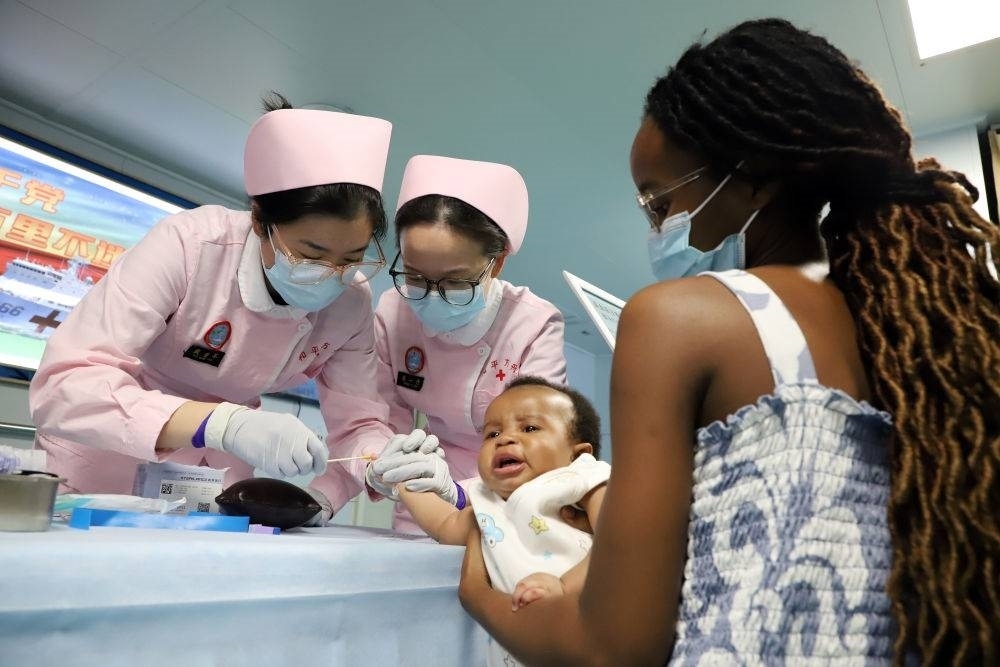 2024年8月12日，中國(guó)海軍“和平方舟”號(hào)醫(yī)院船在莫桑比克馬普托開展醫(yī)療服務(wù)。