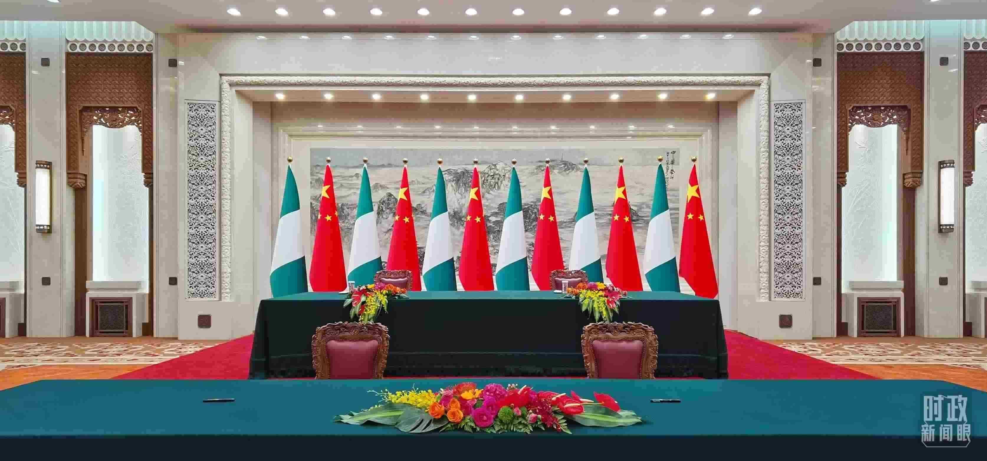  △中尼兩國(guó)元首在這里共同見(jiàn)證簽署多項(xiàng)雙邊合作文件，這是開(kāi)始前的現(xiàn)場(chǎng)。（總臺(tái)央視記者郭鴻拍攝）