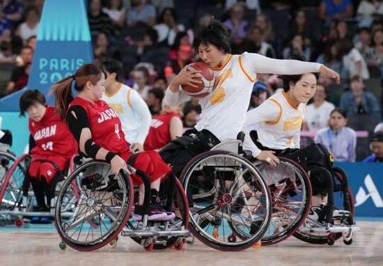 巴黎殘奧會(huì)｜“撞車(chē)、摔倒，我們都習(xí)慣了”