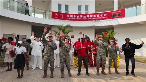 中安合唱歌曲《相親相愛》。內(nèi)圖大學(xué)孔子學(xué)院供圖