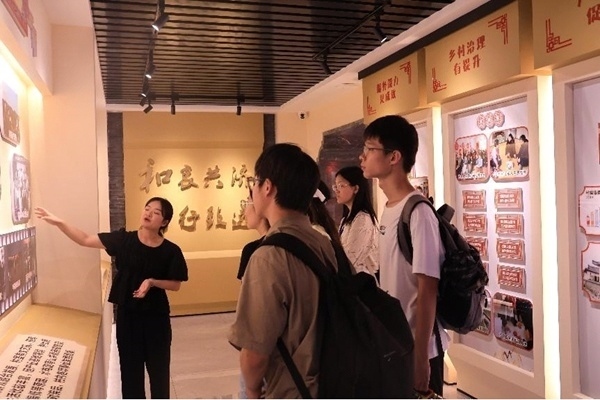 中央民族大學(xué)與中國人民大學(xué)聯(lián)合開展“大國邊疆”實踐調(diào)研活動。校方供圖