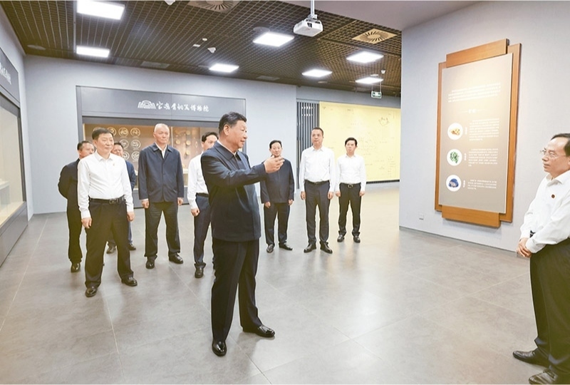 2024年9月10日，中共中央總書記、國家主席、中央軍委主席習近平在前往甘肅考察途中，來到陜西省寶雞市參觀寶雞青銅器博物院。 新華社記者 王曄/攝