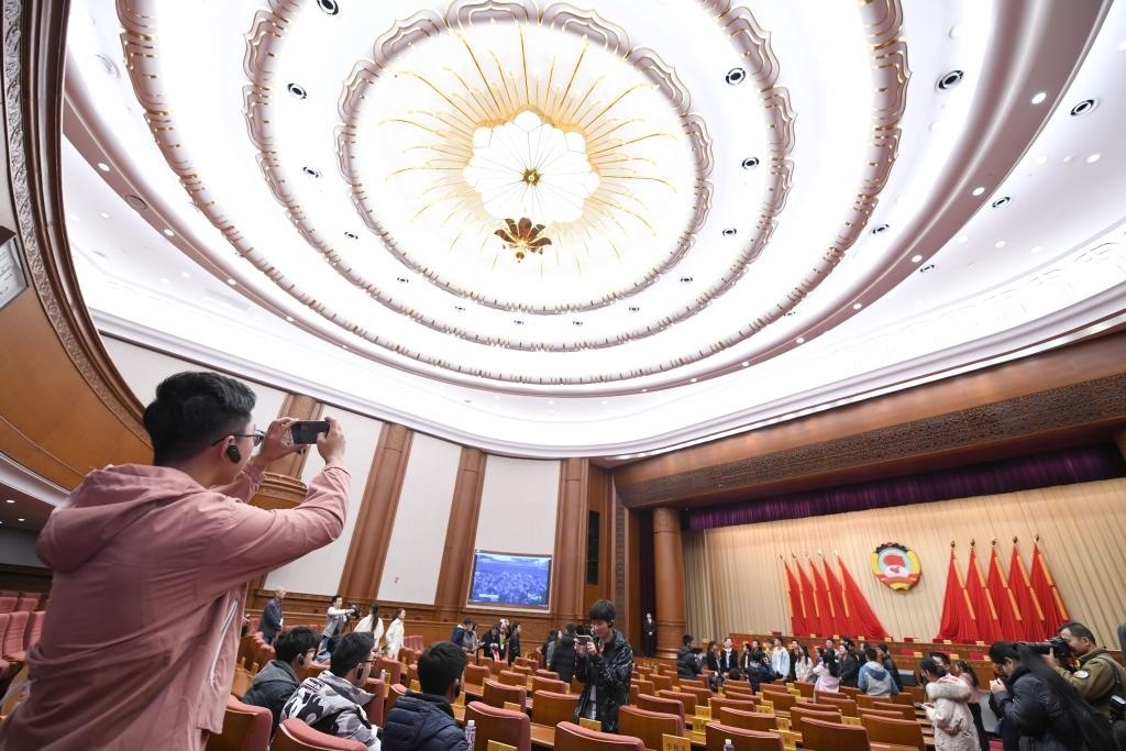 2019年11月16日，全國(guó)政協(xié)機(jī)關(guān)舉辦第一次公眾開(kāi)放日活動(dòng)，約200名高校師生、街道工作人員、退休干部、居民代表等參加。新華社記者 岳月偉 攝