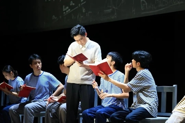 清華大學(xué)原創(chuàng)話劇《馬蘭花開》在國家大劇院上演。校方供圖