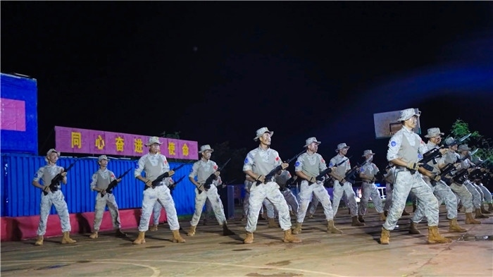 刺殺操展示氣勢沖天。孫千攝