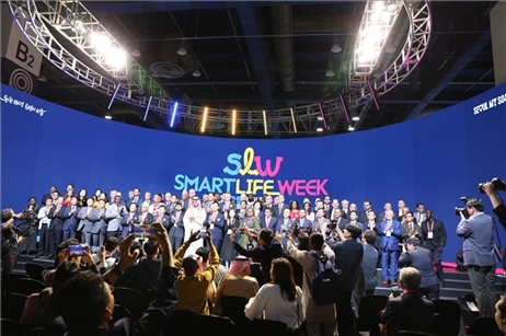 “智慧生活周”博覽會(huì)上展出的低空飛行器。人民網(wǎng)記者 莽九晨攝