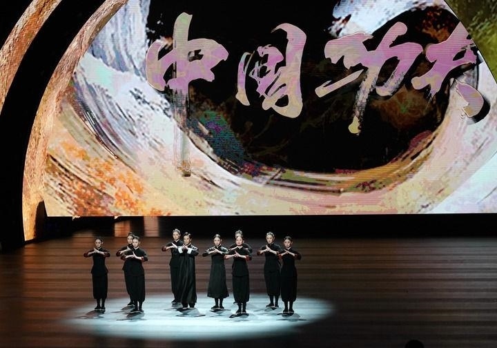 2024年9月19日，演職人員在北京文化論壇專場文藝演出中表演舞劇《詠春》。