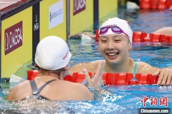 10月19日晚，2024年世界泳聯(lián)游泳世界杯上海站結(jié)束第二個比賽日的爭奪。圖為中國選手唐錢婷在女子100米蛙泳決賽中。 中新社記者 湯彥俊 攝