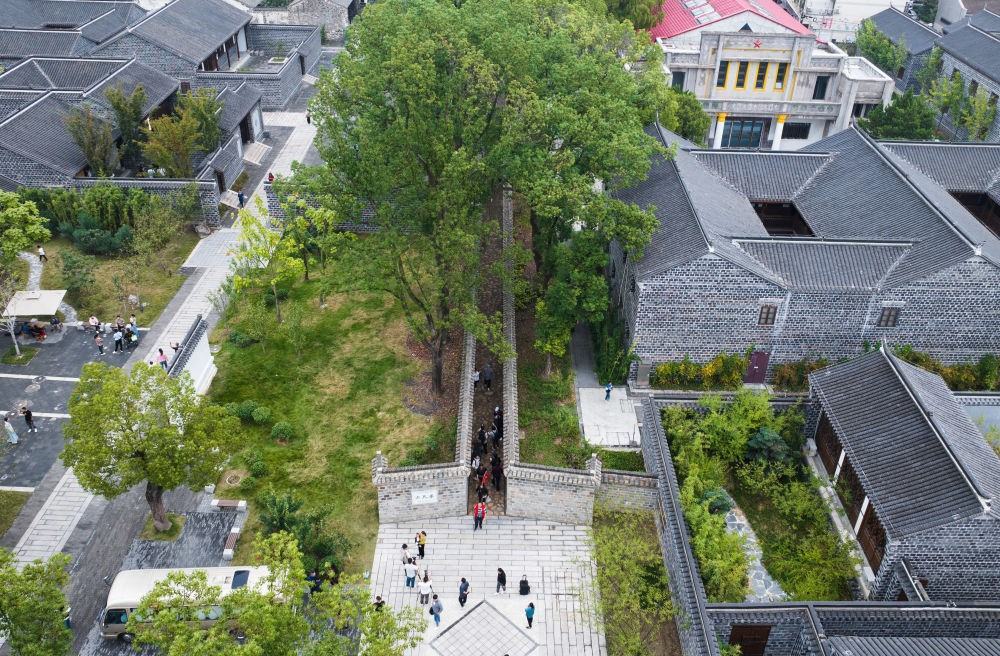 ↑位于安徽省桐城市的六尺巷。