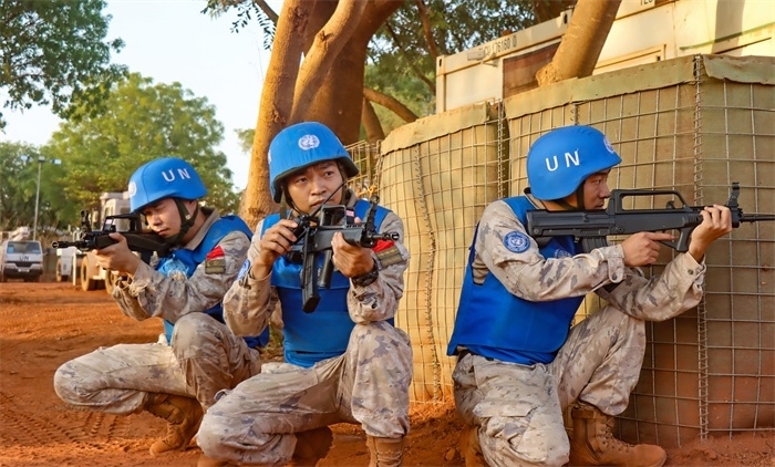 匯報一線偵察情況。王軍杰攝