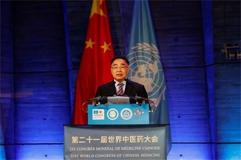 圖1：世界中聯(lián)副主席張伯禮院士致歡迎詞。世界中聯(lián)供圖