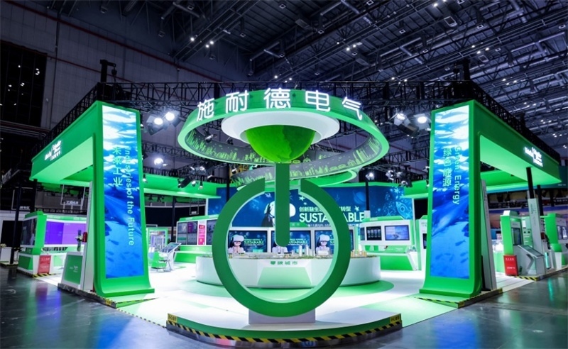2023年，施耐德電氣在第六屆中國國際進口博覽會現(xiàn)場。施耐德電氣供圖