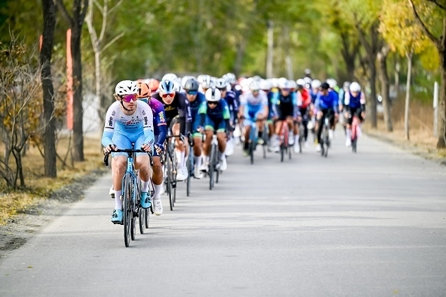 選手在比賽中展開激烈角逐。主辦方供圖