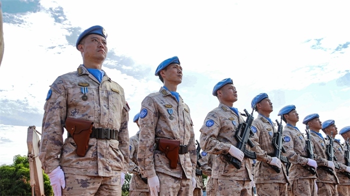 維和官兵整齊列隊。鄧原淘攝