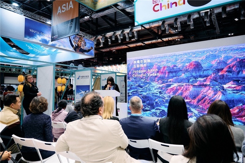  “中國(guó)館”新疆旅游推介會(huì)現(xiàn)場(chǎng)介紹。楊浩鵬攝