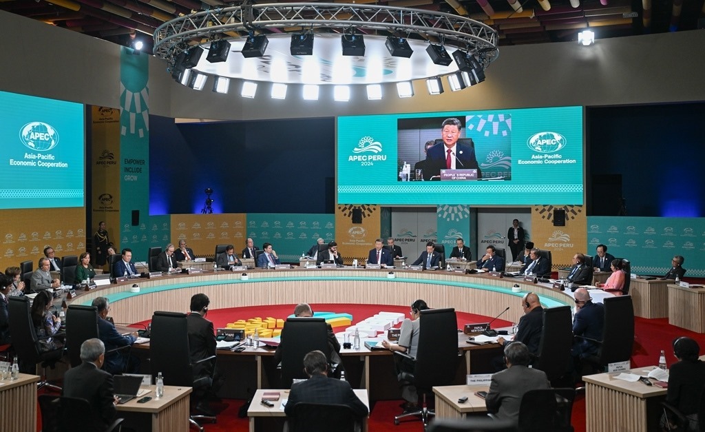 當(dāng)?shù)貢r(shí)間11月16日上午，亞太經(jīng)合組織第三十一次領(lǐng)導(dǎo)人非正式會(huì)議在秘魯利馬會(huì)議中心舉行。國家主席習(xí)近平出席會(huì)議并發(fā)表題為《共擔(dān)時(shí)代責(zé)任 共促亞太發(fā)展》的重要講話。新華社記者 謝環(huán)馳 攝