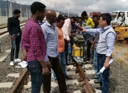 山東職業(yè)學(xué)院開展亞吉鐵路運(yùn)營(yíng)技術(shù)培訓(xùn)。教育部職業(yè)教育與成人教育司供圖