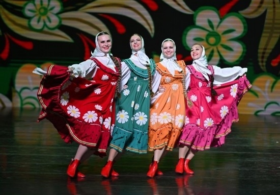 6月22日，2024-2025“中俄文化年”海南島歡樂節(jié)俄羅斯藝術(shù)團體巡演在?？谑信e行。新華社記者郭程攝