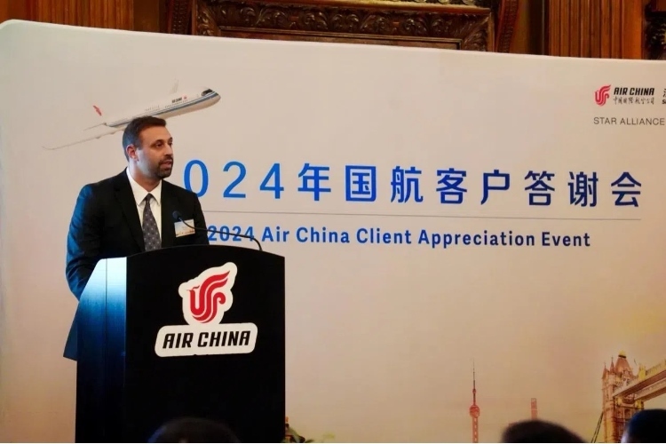 英國48家集團俱樂部主席杰克·佩里發(fā)表致辭。吳若鳴攝