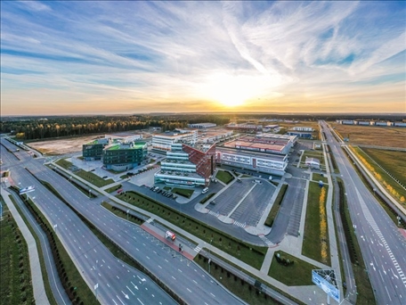 這是當(dāng)?shù)貢r(shí)間2021年10月19日在白俄羅斯首都明斯克郊區(qū)拍攝的中白工業(yè)園。