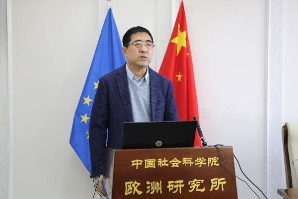 中國社會科學(xué)院歐洲研究所所長、《歐洲發(fā)展報告（2023～2024）》主編馮仲平研究員致辭。吳迪攝