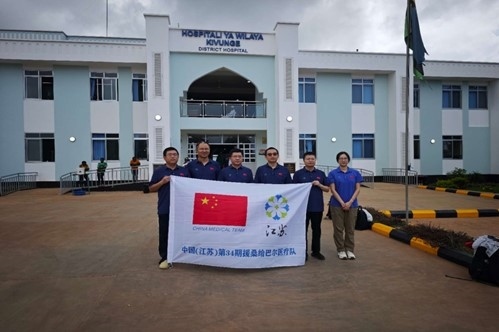 中國(guó)援桑給巴爾醫(yī)療隊(duì)在基文吉區(qū)醫(yī)院開展相關(guān)活動(dòng)。中國(guó)援桑醫(yī)療隊(duì)供圖