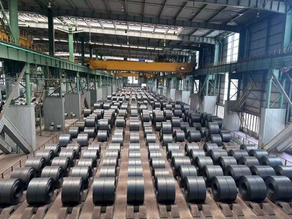 某鋼鐵工廠的自動生產(chǎn)線。人民網(wǎng)記者 王紹紹攝