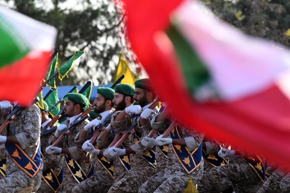 2024年9月21日，伊朗軍人在首都德黑蘭參加閱兵式。新華社記者沙達(dá)提攝