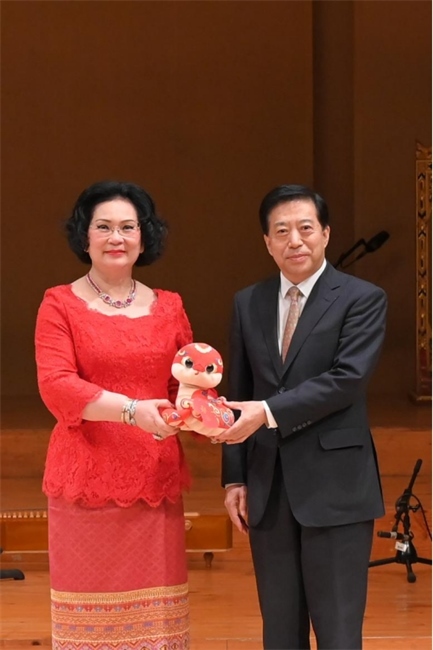 中國駐泰國大使韓志強與國際奧委會委員、泰國愛樂樂團董事會主席坤仁帕塔瑪共同出席音樂會。主辦方供圖