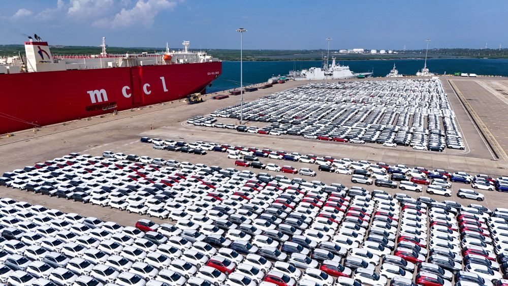 這是2024年3月28日拍攝的斯里蘭卡漢班托塔港（無人機(jī)照片）。新華社記者徐欽攝